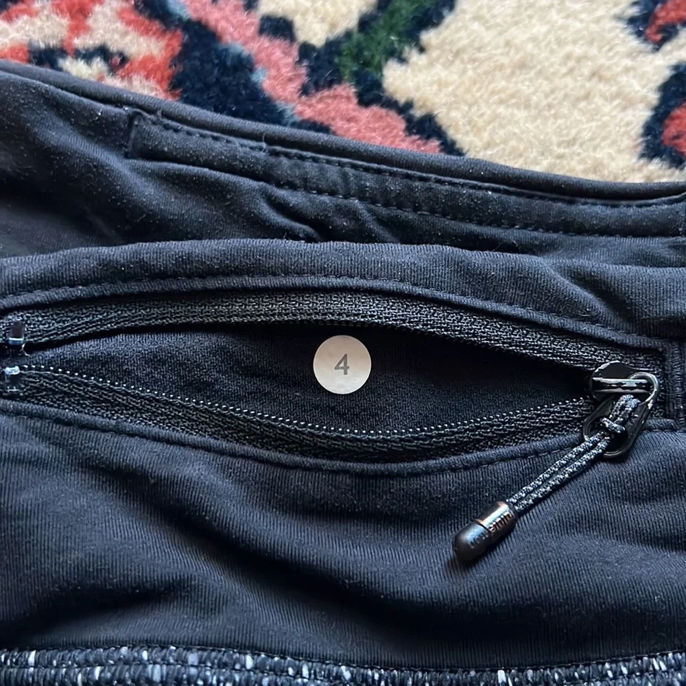 Lululemon Speed Up Low-Rise Lined Shorts 2.5” - Picture 3 of 3